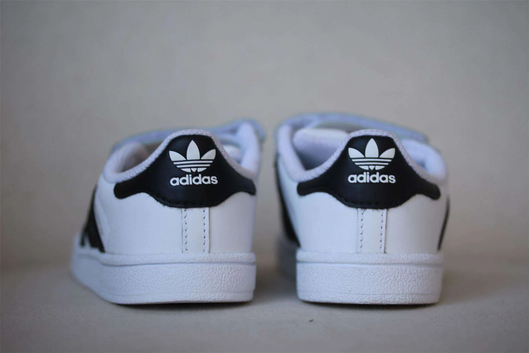 ADIDAS ORIGINALS SUPERSTAR KIDS WHITE BLACK STRIPE TRAINERS EU 21 UK 5 - Image 3