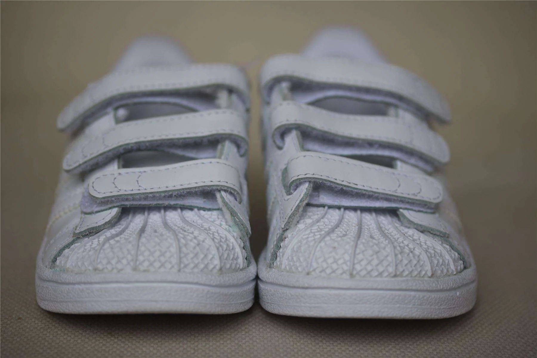 ADIDAS ORIGINALS SUPERSTAR KIDS WHITE VELCRO TRAINERS EU 21 UK 5 - Image 2