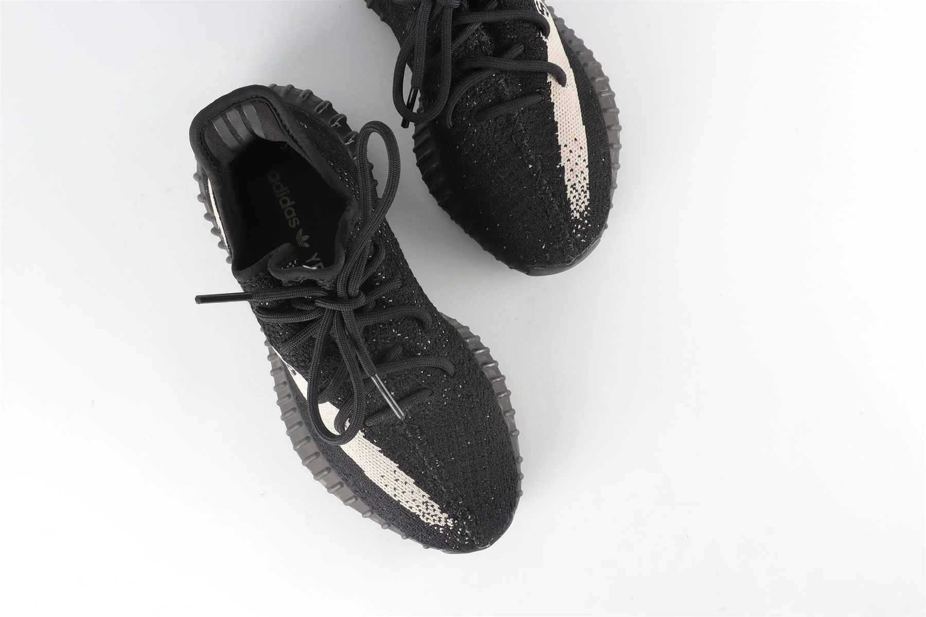 ADIDAS YEEZY BOOST 350 V2 'OREO' SNEAKERS EU 39.5 UK 6 US 6.5 - Image 4