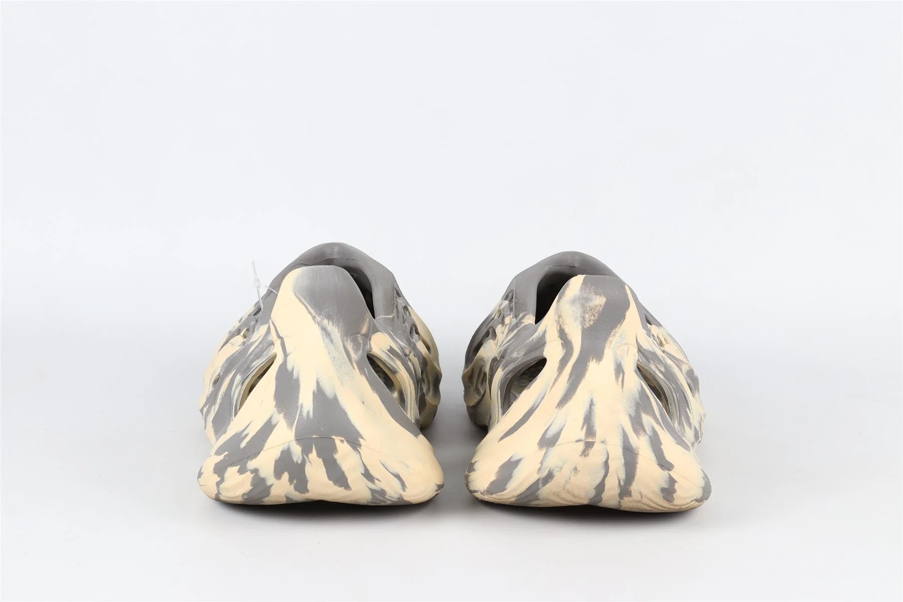ADIDAS YEEZY FOAM RUNNER MOON GRAY SLIPPERS EU 38 UK 5 US 8 - Image 5
