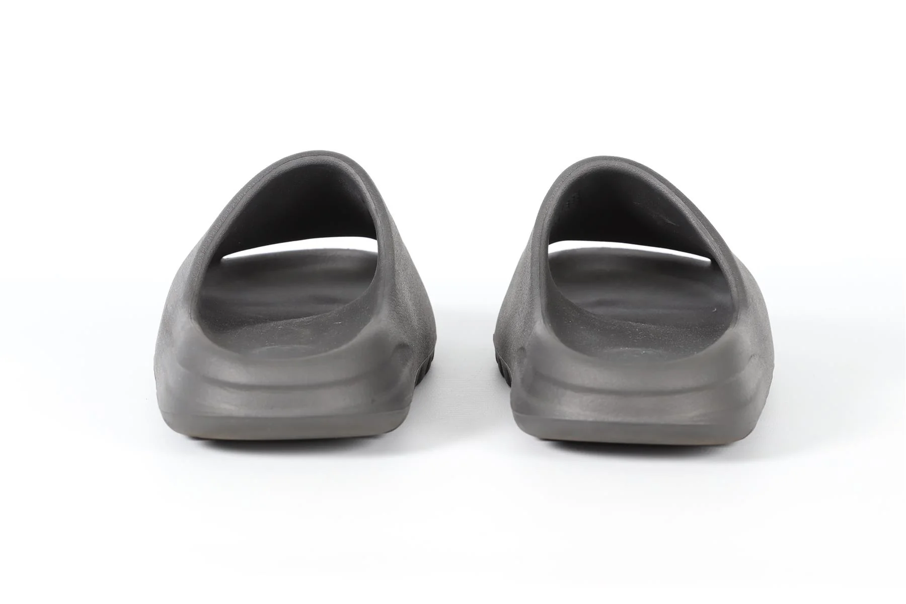 ADIDAS YEEZY GREY RUBBER SLIDES US 6 EU 37.5 UK 4.5 - Image 4