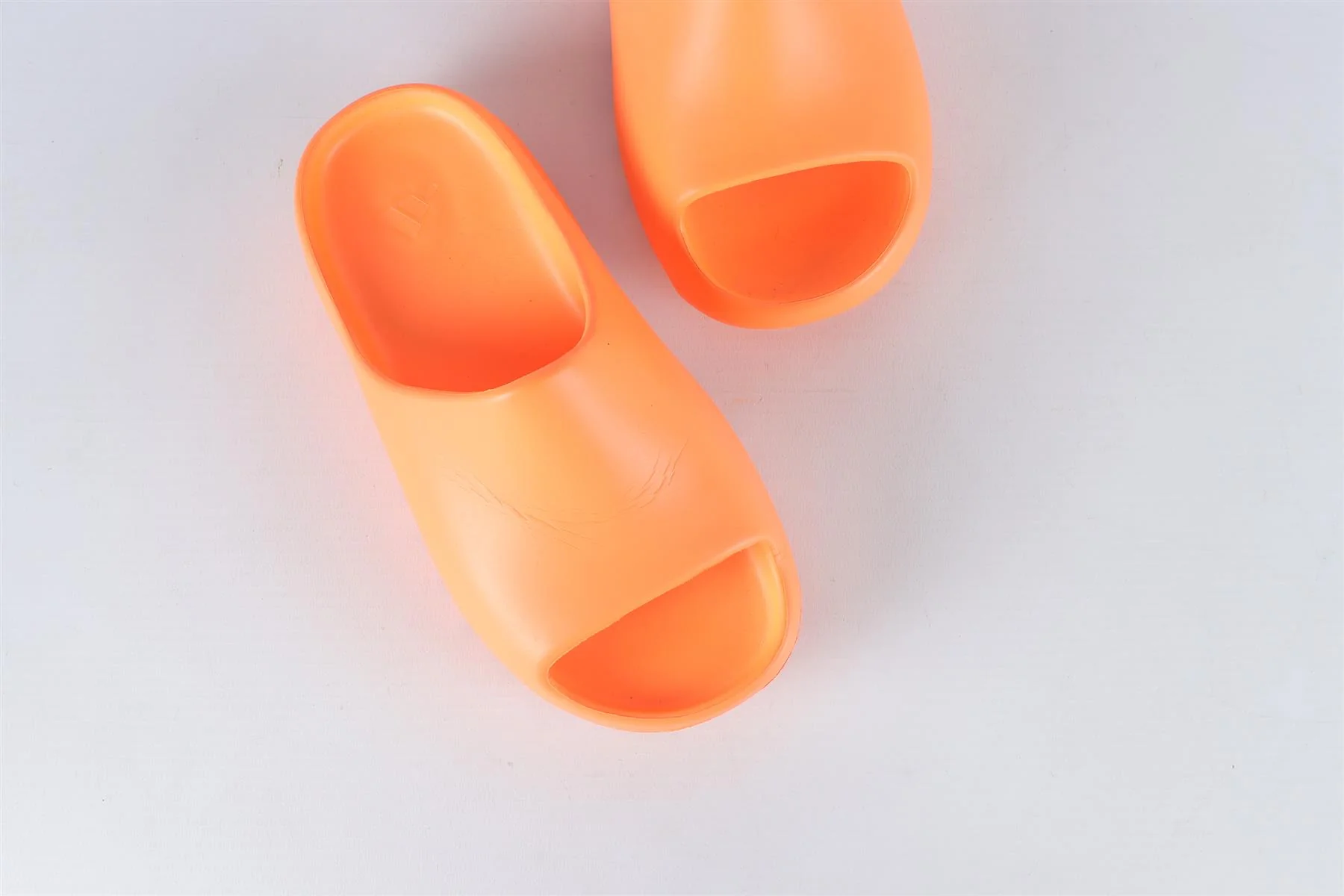 ADIDAS YEEZY ORANGE KIDS GIRLS RUBBER SLIDES EU 33 UK 1 US 1 - Image 4