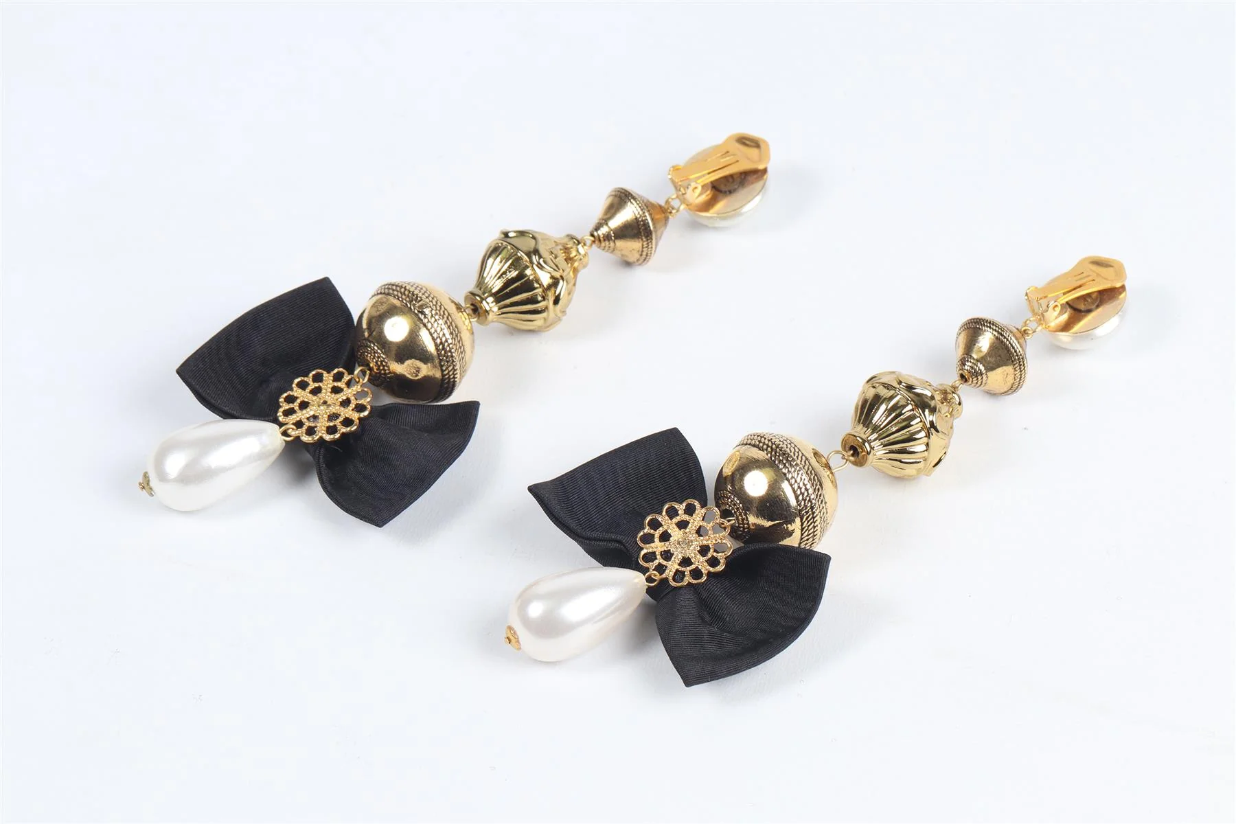 ALESSANDRA RICH GOLD TONE AND FAUX PEARL CLIP EARRINGS - Image 5