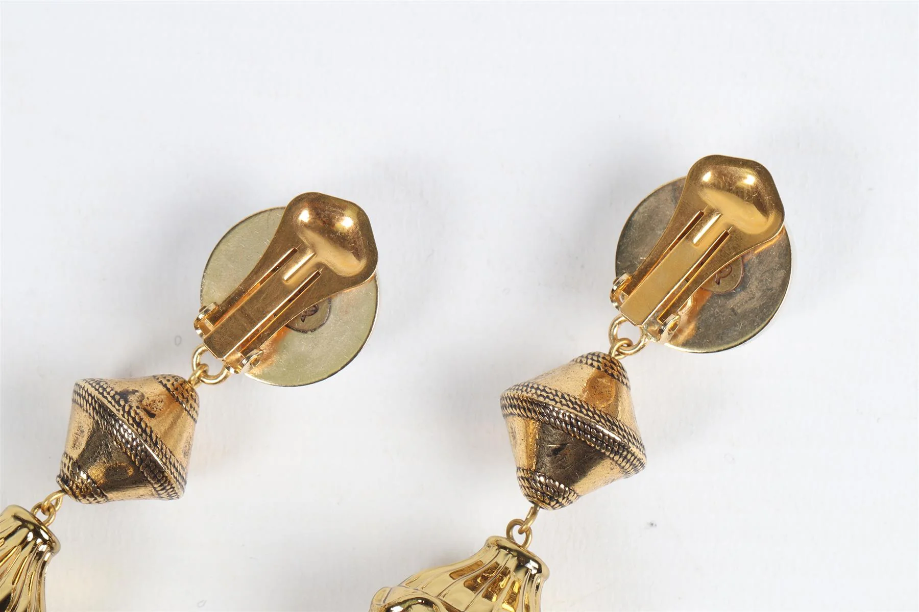 ALESSANDRA RICH GOLD TONE AND FAUX PEARL CLIP EARRINGS - Image 6