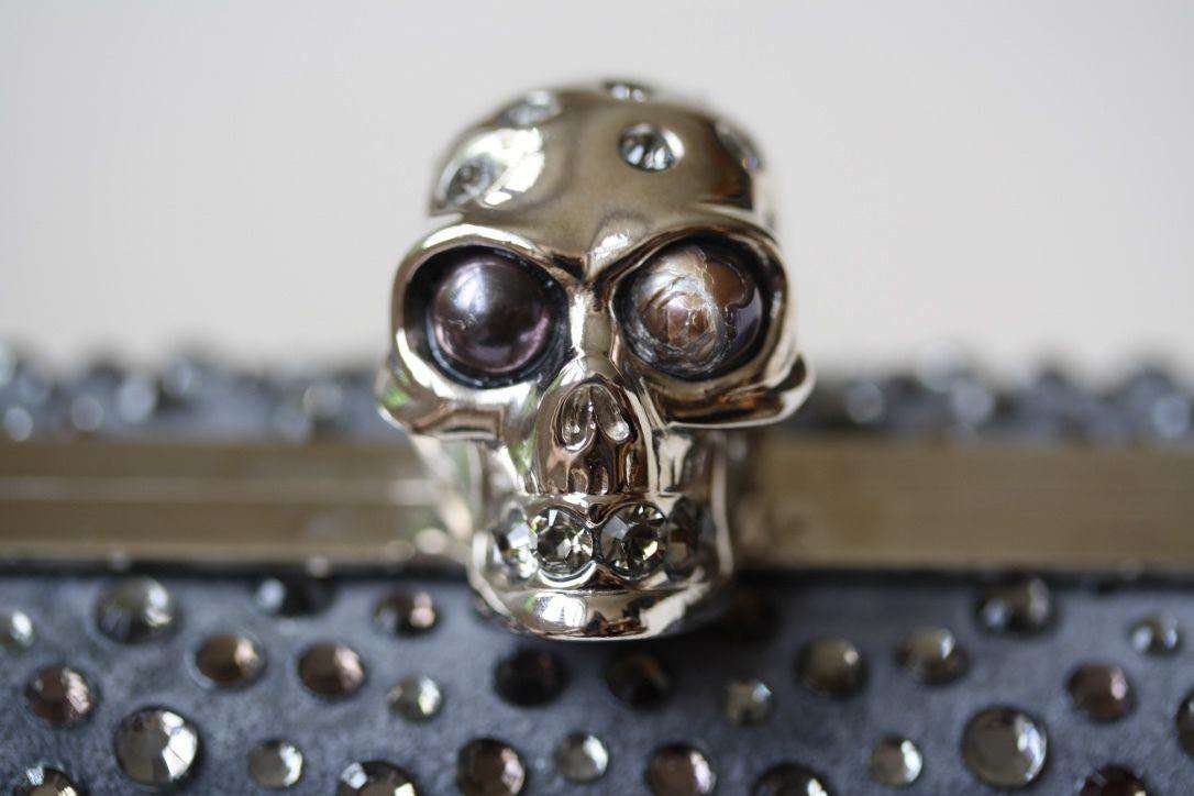 ALEXANDER MCQUEEN GREY CRYSTAL SKULL CLUTCH BAG - Image 4