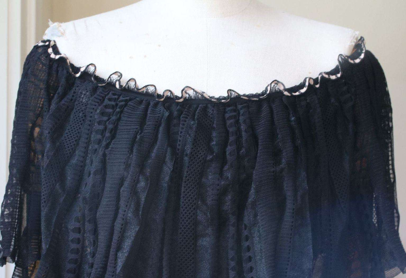 ALEXANDER MCQUEEN OFF-THE-SHOULDER RUFFLED KNITTED DRESS MEDIUM - Image 10