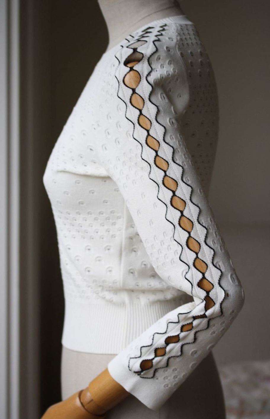 ALEXANDER MCQUEEN PERFORATED IVORY SWEATER MEDIUM - Image 3