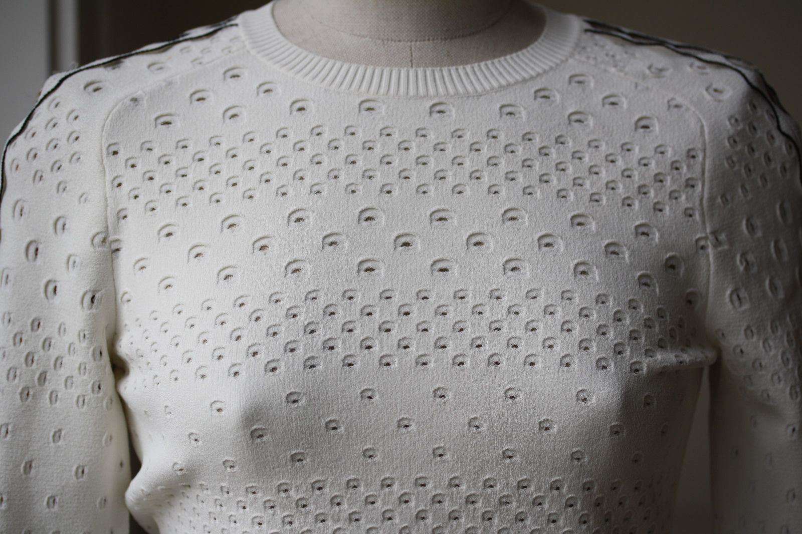 ALEXANDER MCQUEEN PERFORATED IVORY SWEATER MEDIUM - Image 8