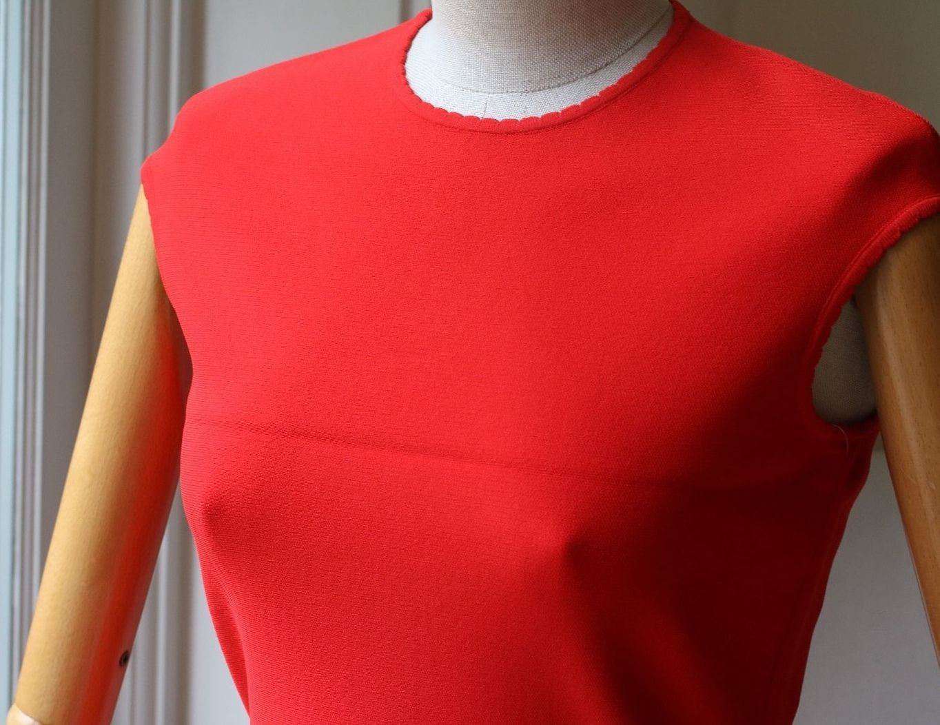 ALEXANDER MCQUEEN RED EMBOSSED SANGALLO DRESS MEDIUM - Image 3
