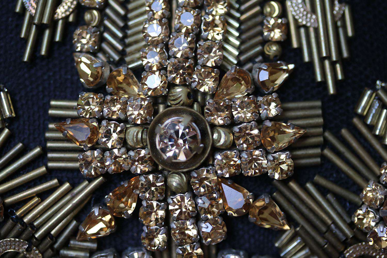 ALEXANDER MCQUEEN THE SKULL CRYSTAL EMBELLISHED BOX CLUTCH - Image 6