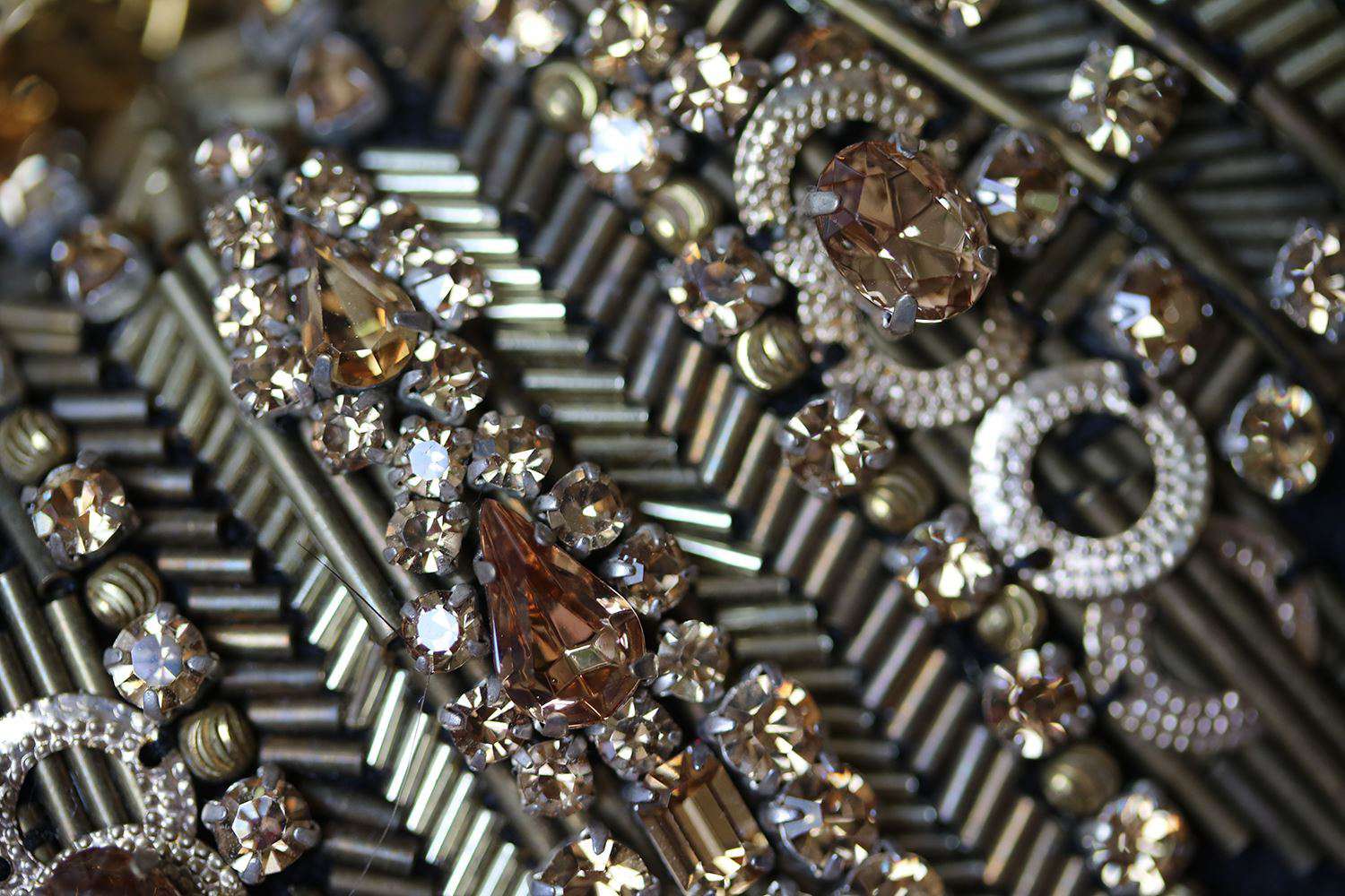 ALEXANDER MCQUEEN THE SKULL CRYSTAL EMBELLISHED BOX CLUTCH - Image 7