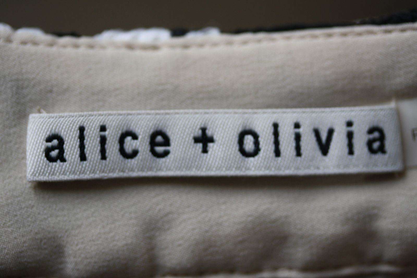 ALICE AND OLIVIA EVE EMBROIDERY LACE TOP SMALL/P - Image 7
