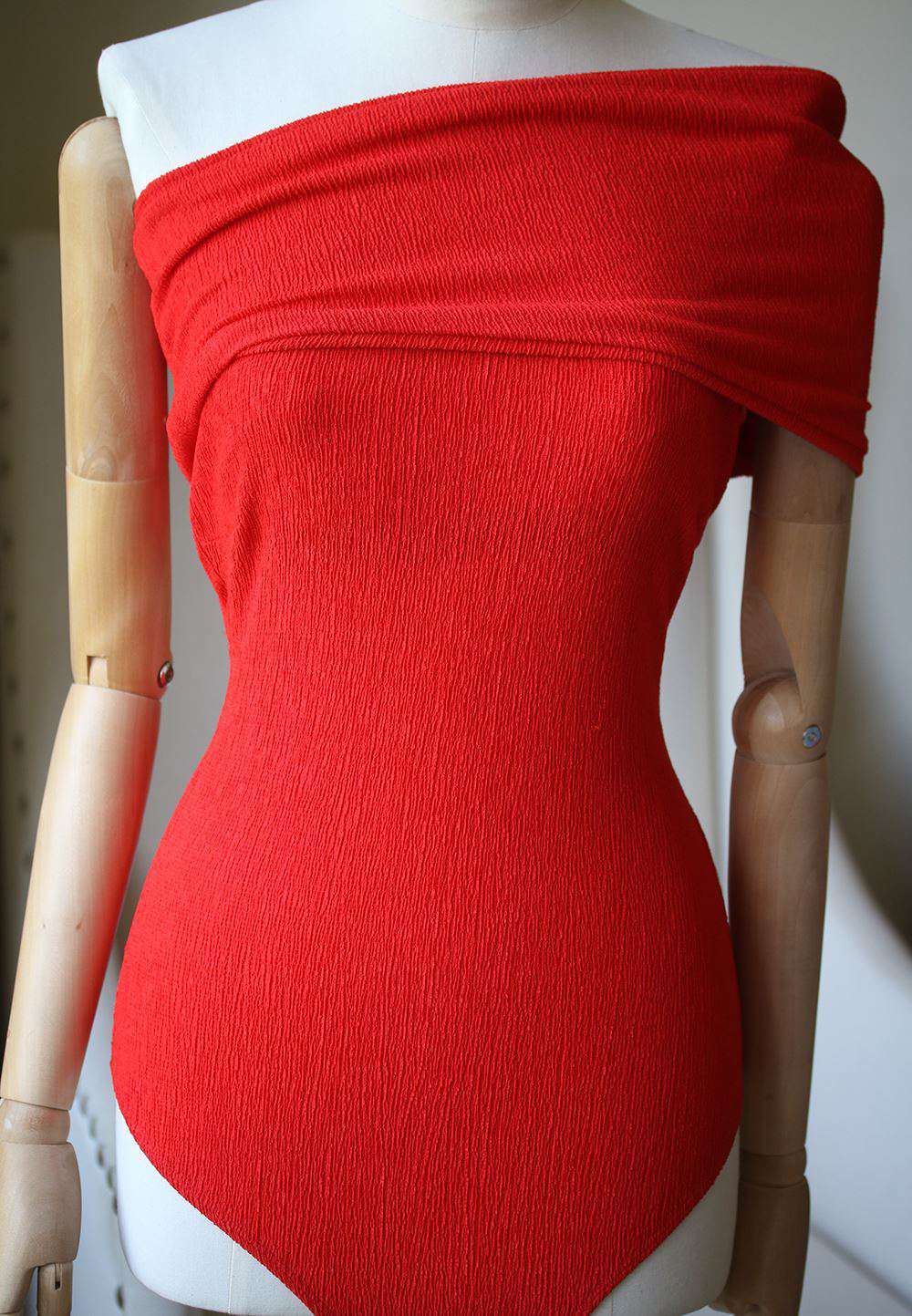 ALIX HEWES CUTOUT OFF-THE-SHOULDER BODYSUIT SMALL - Image 3