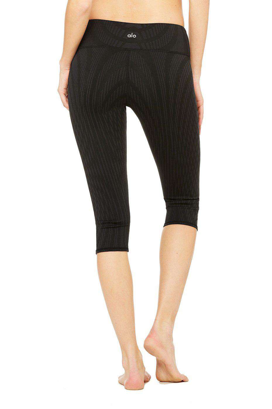 ALO YOGA AIRBRUSH PRINTED CAPRI LEGGINGS XSMALL - Image 2
