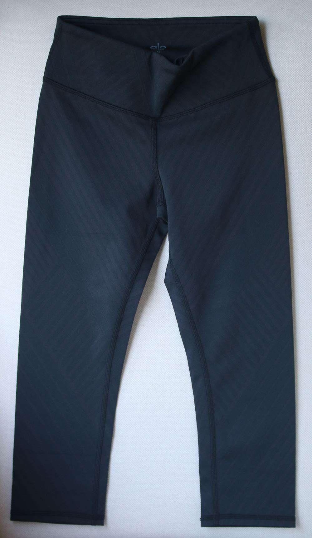 ALO YOGA AIRBRUSH PRINTED CAPRI LEGGINGS XSMALL - Image 3