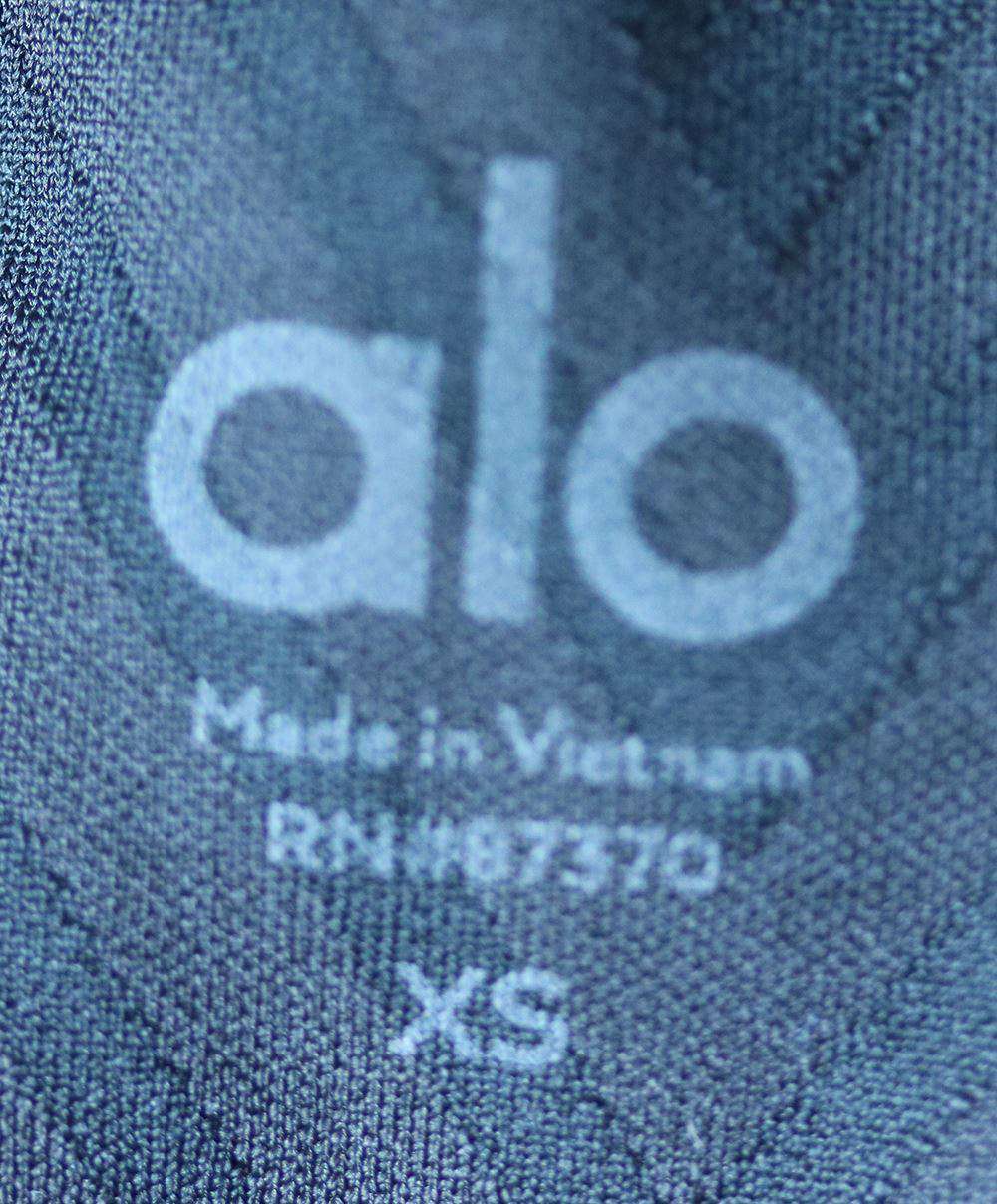 ALO YOGA AIRBRUSH PRINTED CAPRI LEGGINGS XSMALL - Image 5