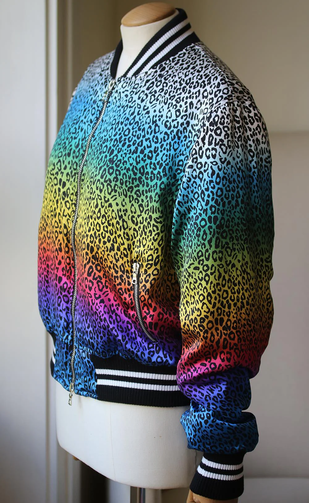 AMIRI LEOPARD PRINT SILK SATIN BOMBER JACKET LARGE - Image 3