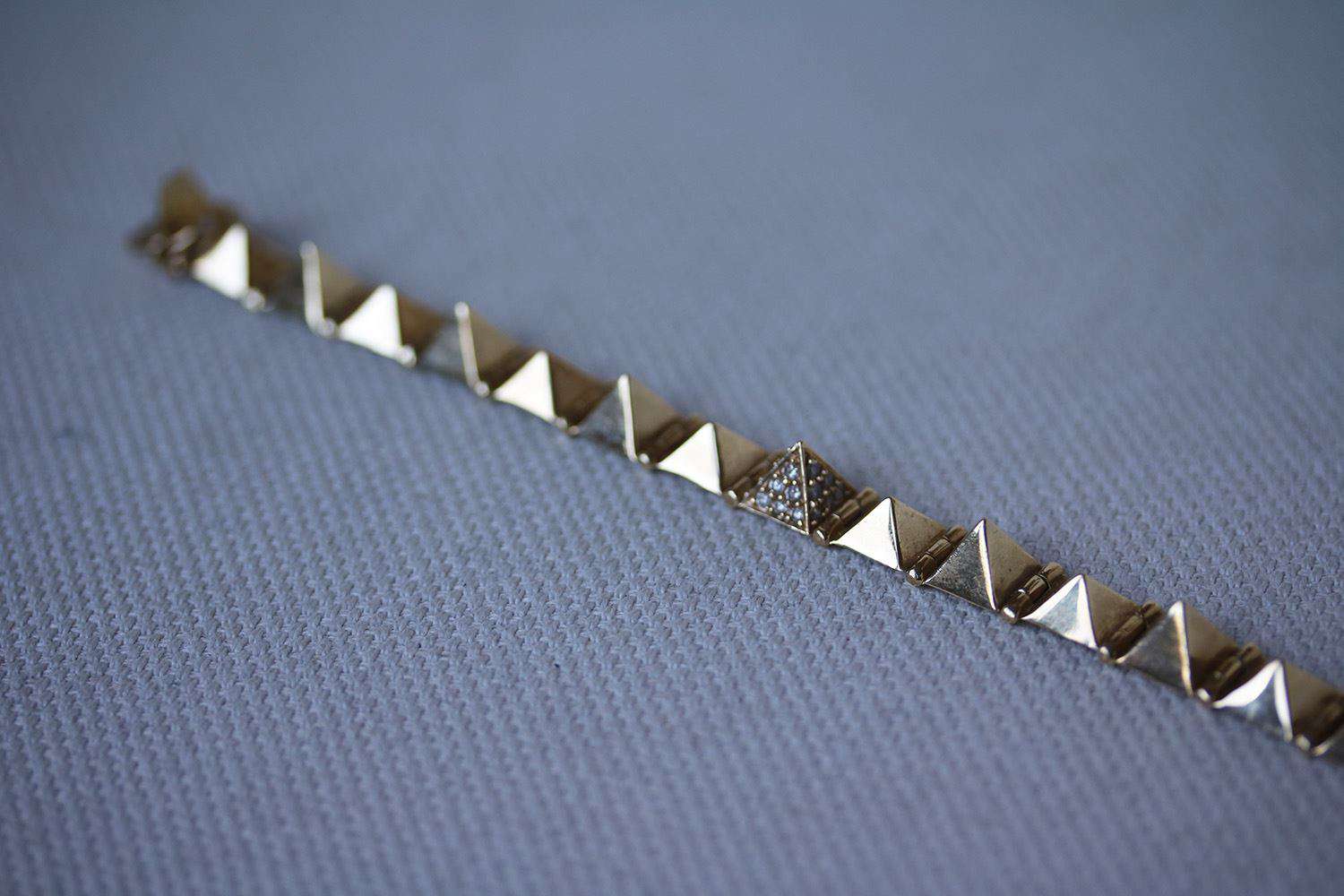 ANITA KO YELLOW GOLD MEDIUM SPIKE BRACELET WITH ONE DIAMOND SPIKE - Image 4
