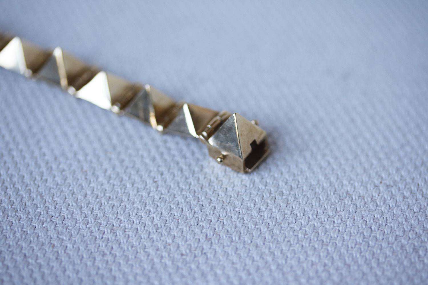 ANITA KO YELLOW GOLD MEDIUM SPIKE BRACELET WITH ONE DIAMOND SPIKE - Image 6