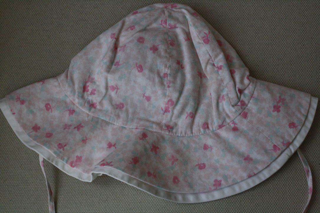 BABY DIOR COTTON FLORAL DRESS BLOOMERS AND HAT SET 18 MONTHS - Image 3