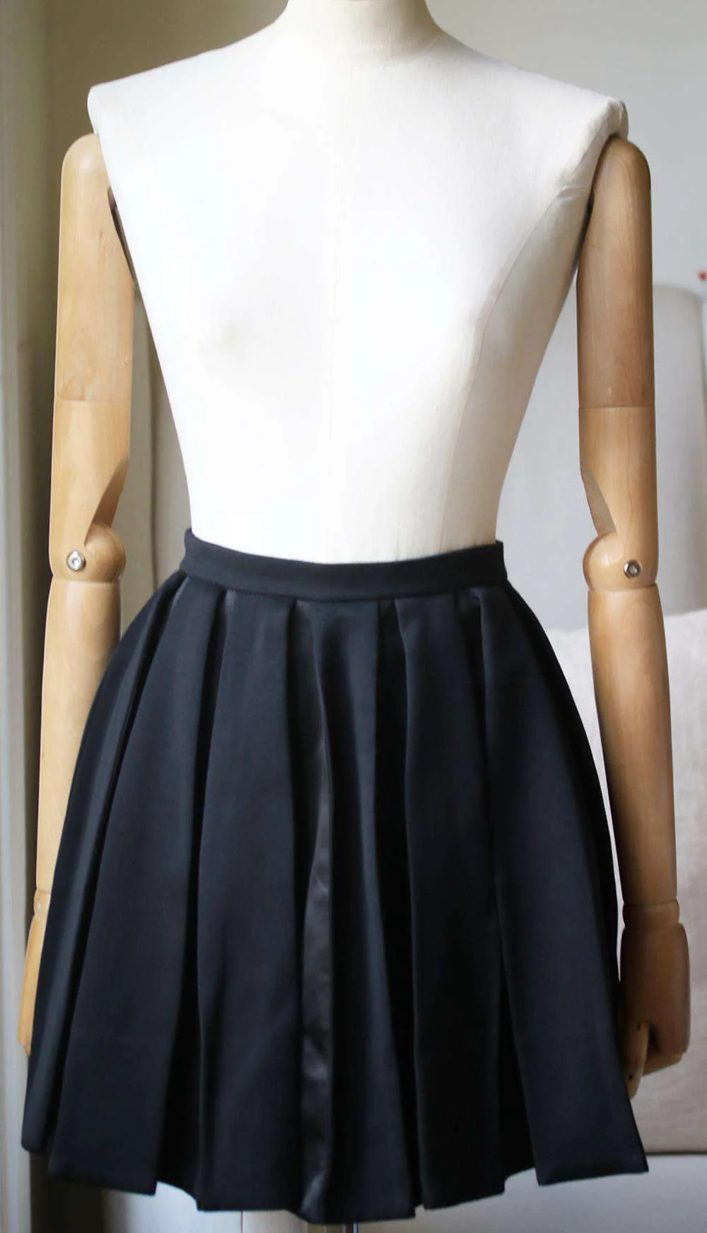 BALMAIN PLEATED WOOL MINI SKIRT FR 36 UK 8 - Image 2