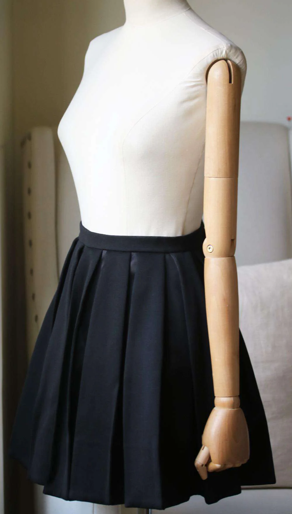 BALMAIN PLEATED WOOL MINI SKIRT FR 36 UK 8 - Image 3