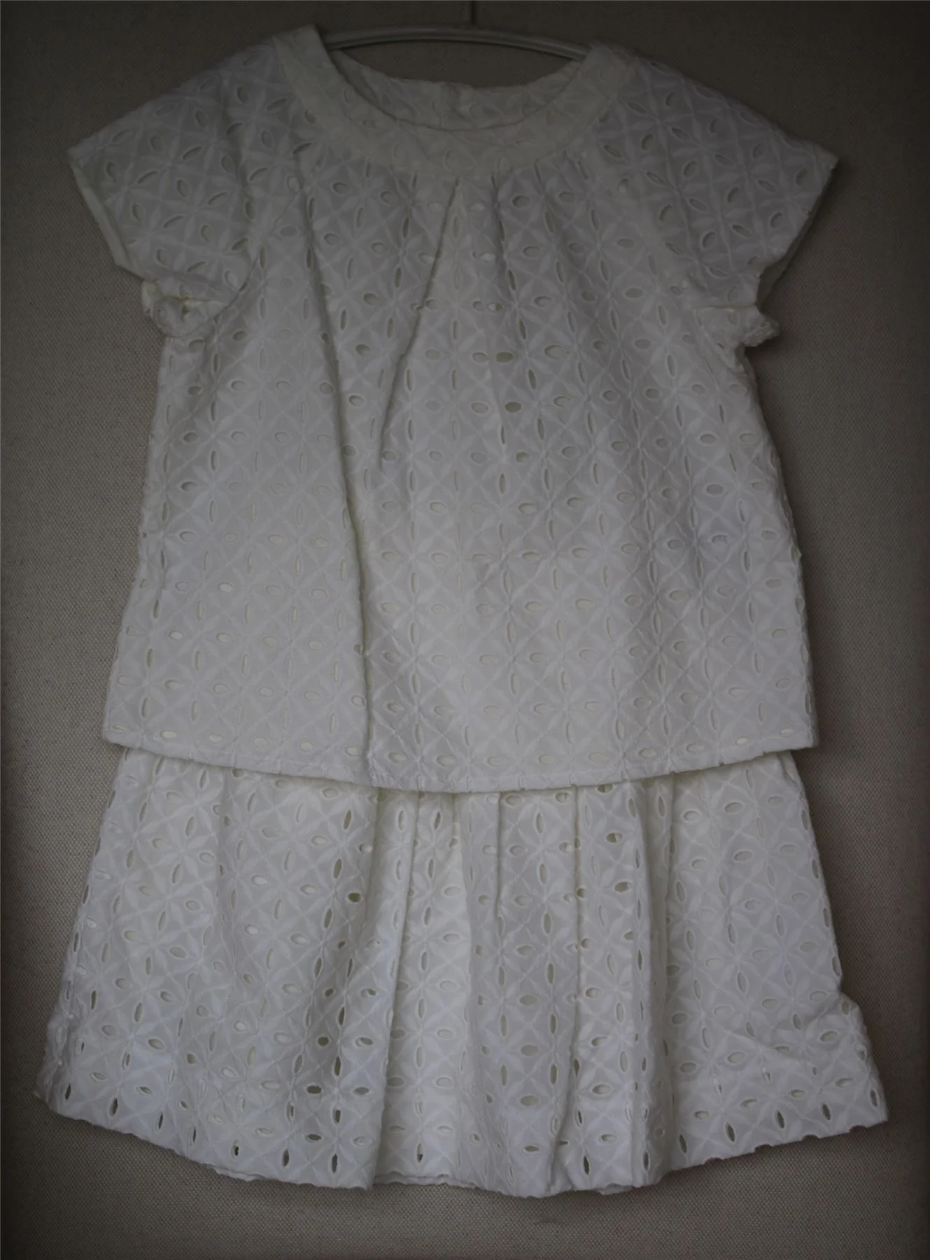 BONPOINT GIRLS IVORY ERIKA TOP & CONCERTO SKIRT 4 YEARS - Image 2