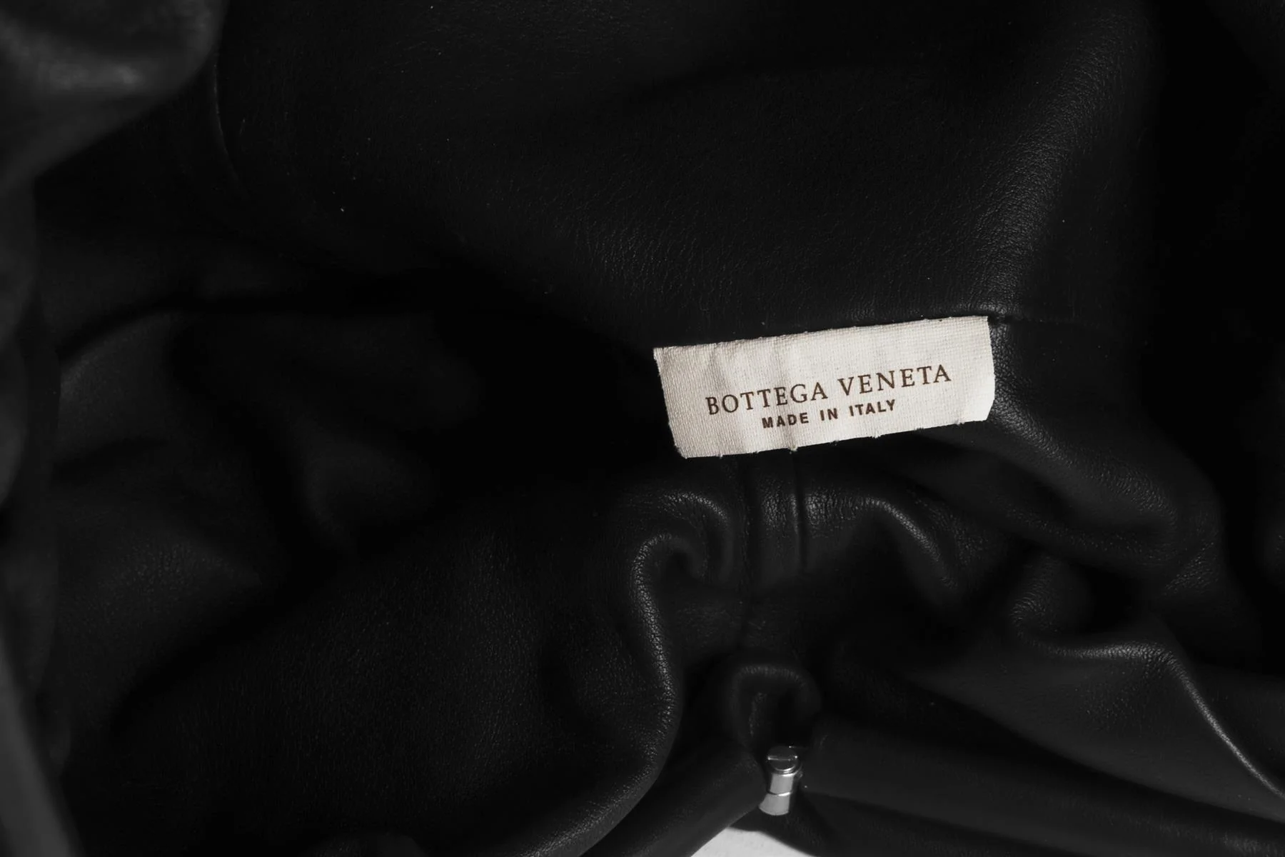 BOTTEGA VENETA BLACK POUCH LEATHER CLUTCH - Image 8