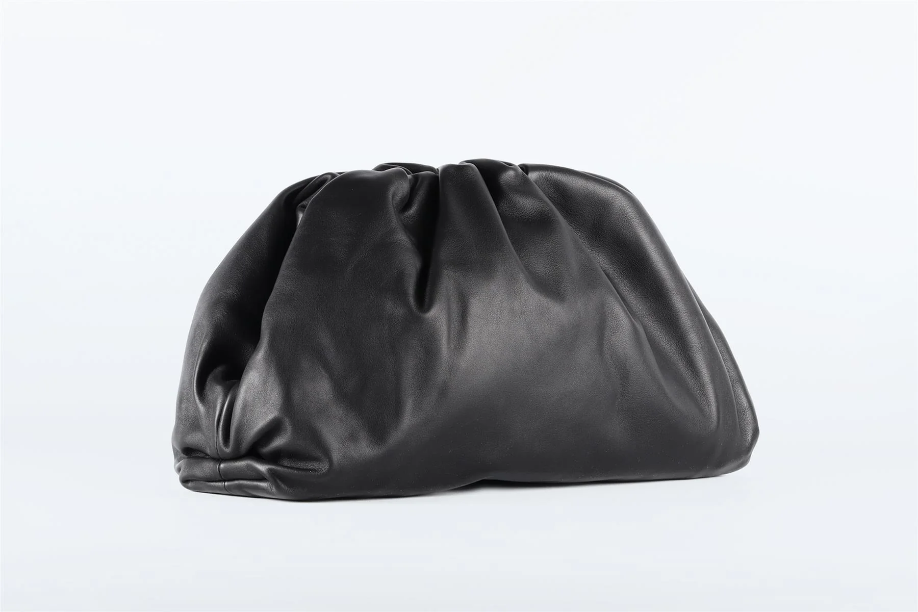 BOTTEGA VENETA BLACK THE POUCH LARGE LEATHER CLUTCH - Image 3