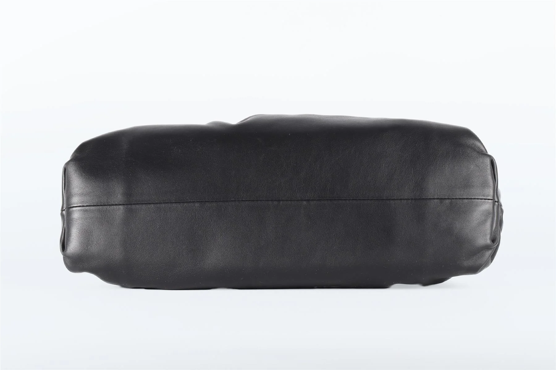 BOTTEGA VENETA BLACK THE POUCH LARGE LEATHER CLUTCH - Image 6