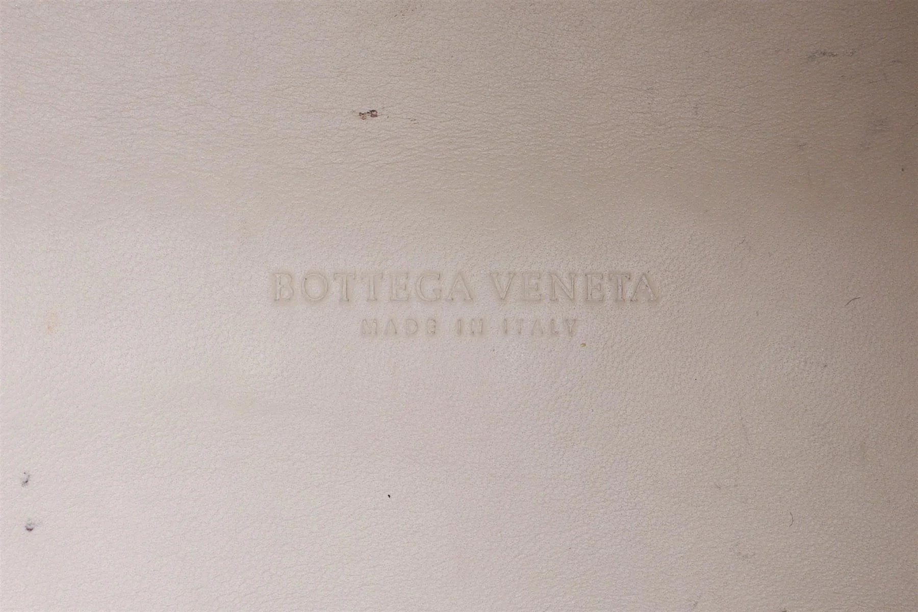 BOTTEGA VENETA ECRU INTRECCIATO LEATHER BUCKET BAG - Image 11