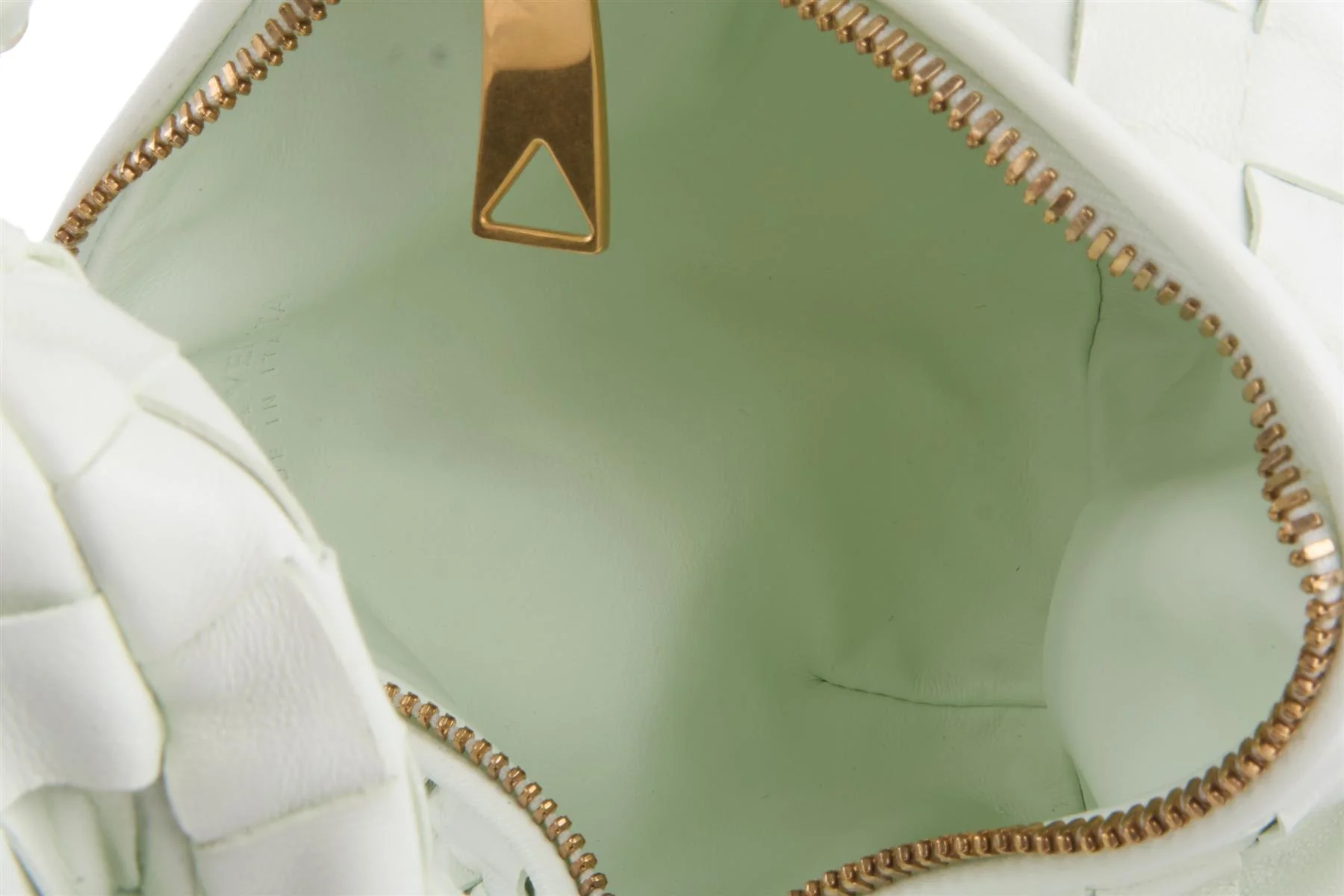 BOTTEGA VENETA GREEN JODIE MINI INTRECCIATO LEATHER TOTE BAG - Image 9