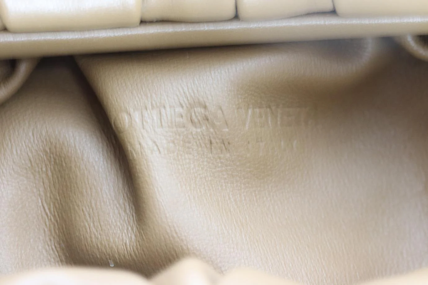 BOTTEGA VENETA POUCH GATHERED LEATHER SHOULDER BAG - Image 7