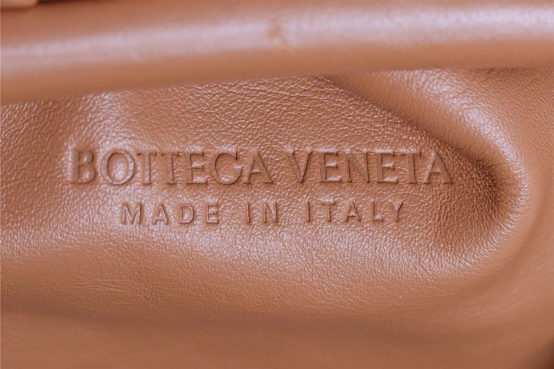 BOTTEGA VENETA TAN POUCH LARGE LEATHER CLUTCH - Image 8