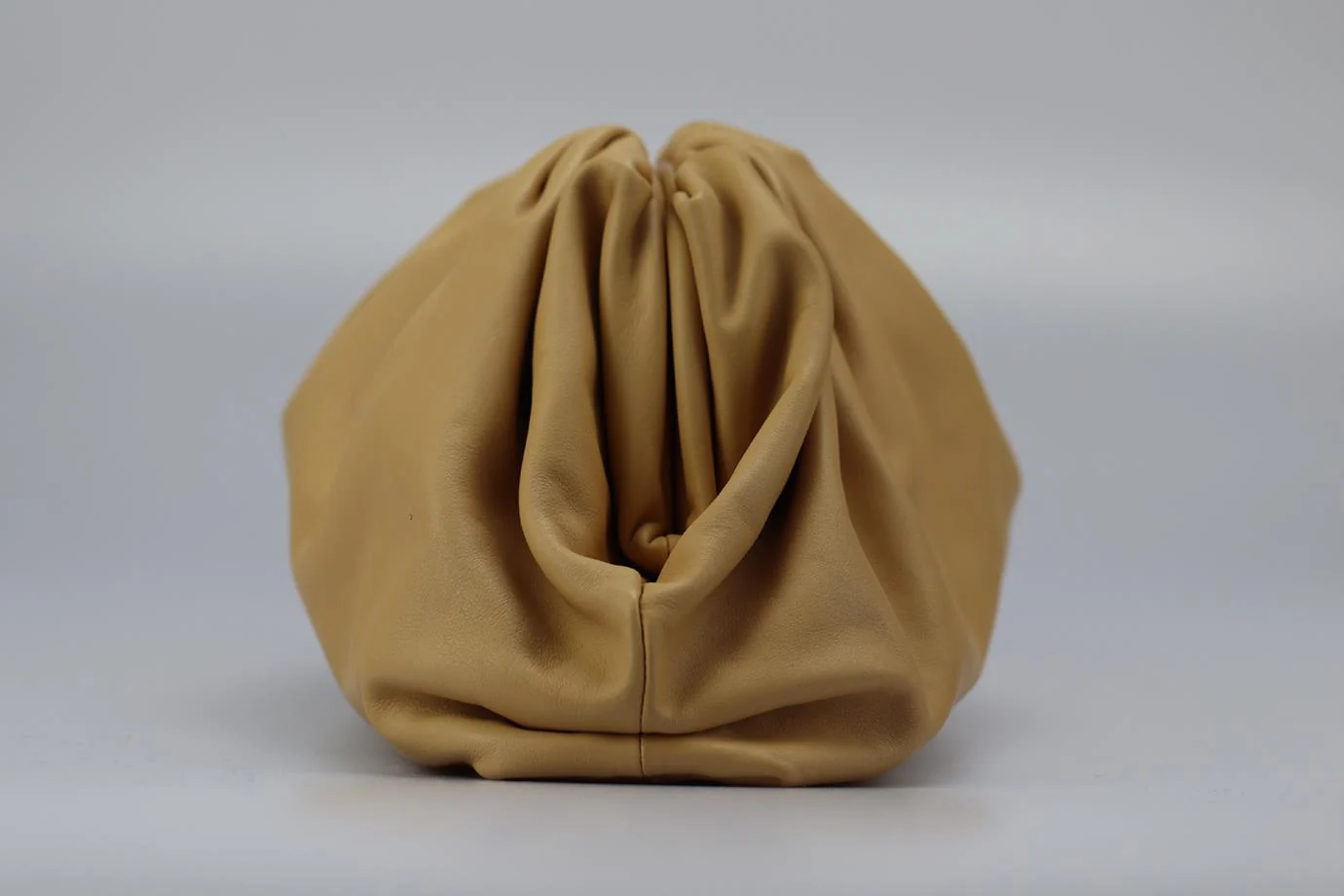 BOTTEGA VENETA THE POUCH LARGE GATHERED LEATHER CLUTCH - Image 5