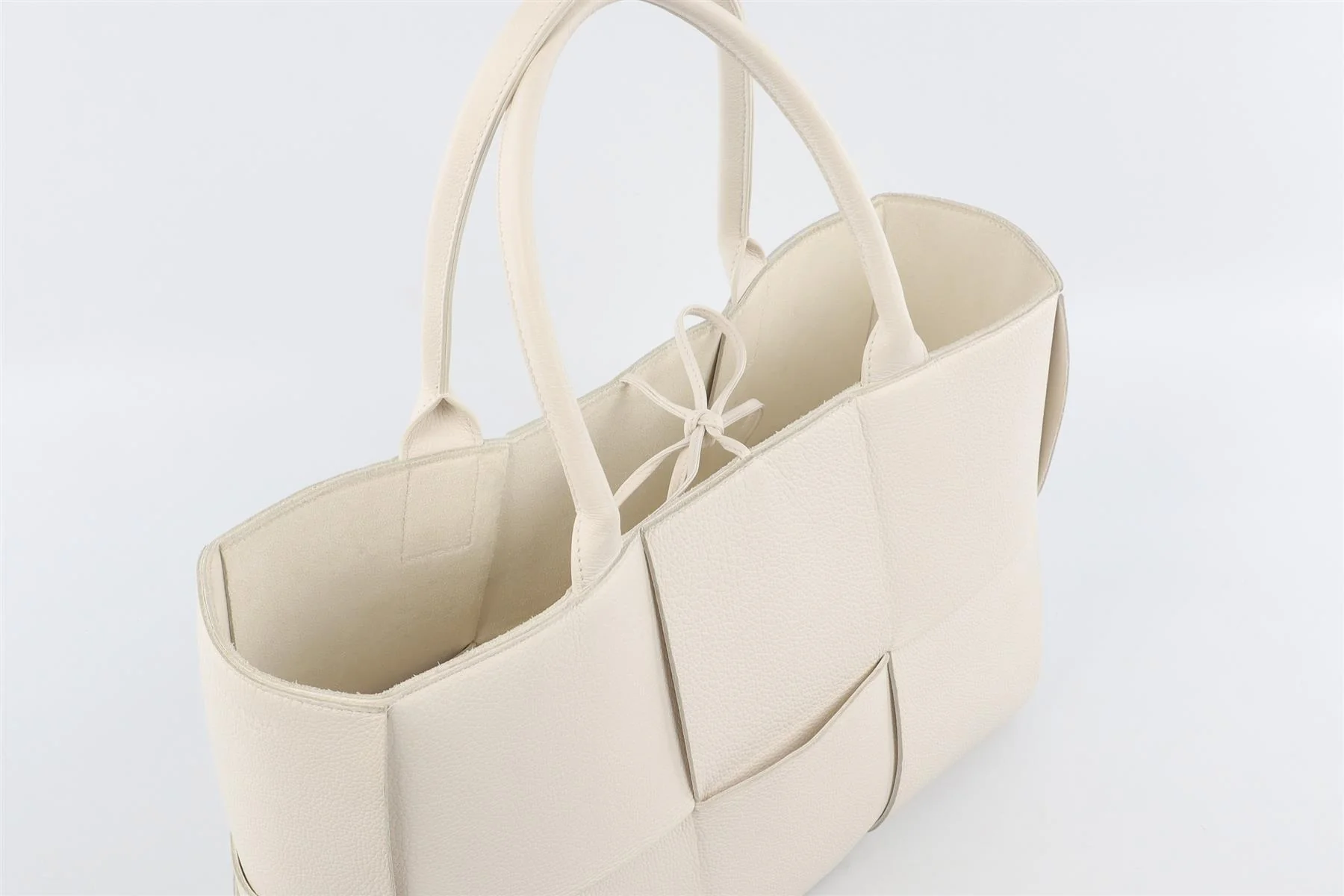 BOTTEGA VENETA WHITE ARCO INTRECCIATO LEATHER TOTE BAG - Image 8