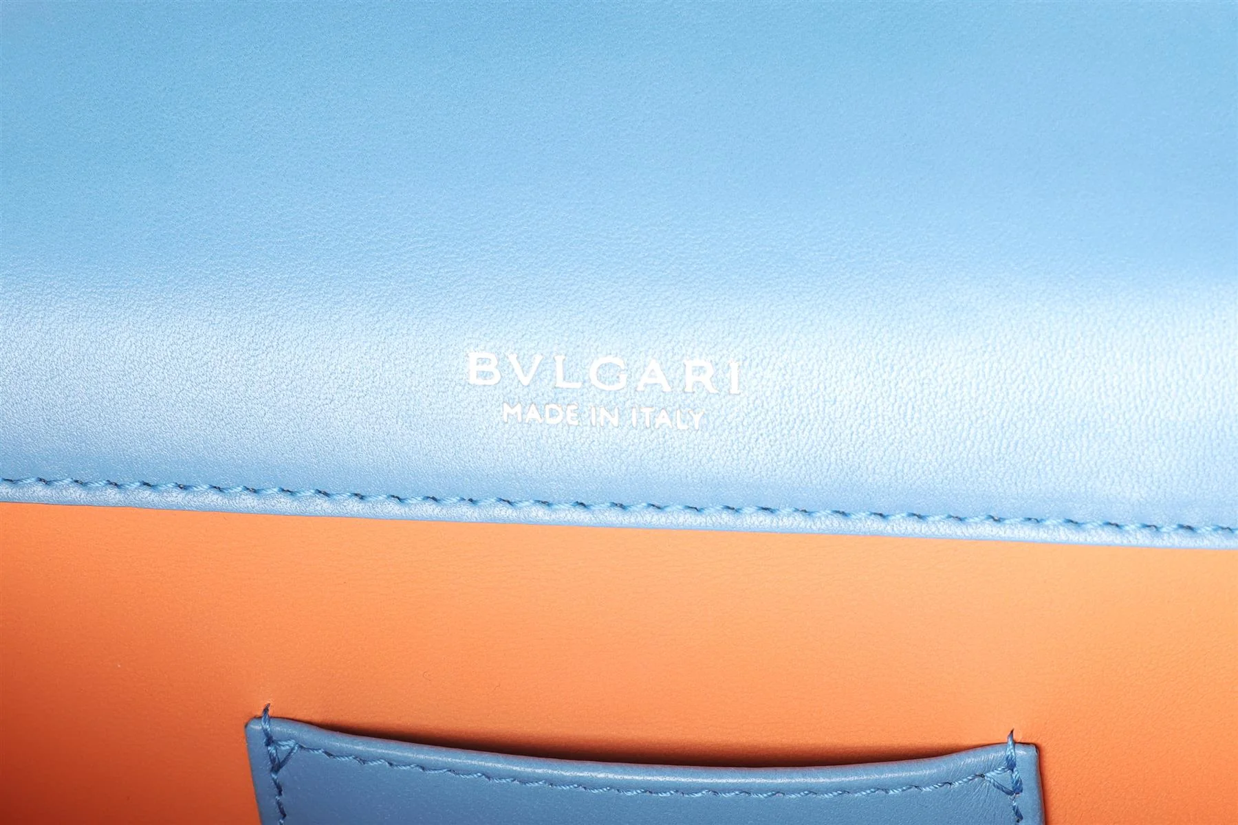 BVLGARI BLUE SERPENTI FOREVER MAXI CHAIN SMALL LEATHER TOTE BAG - Image 10