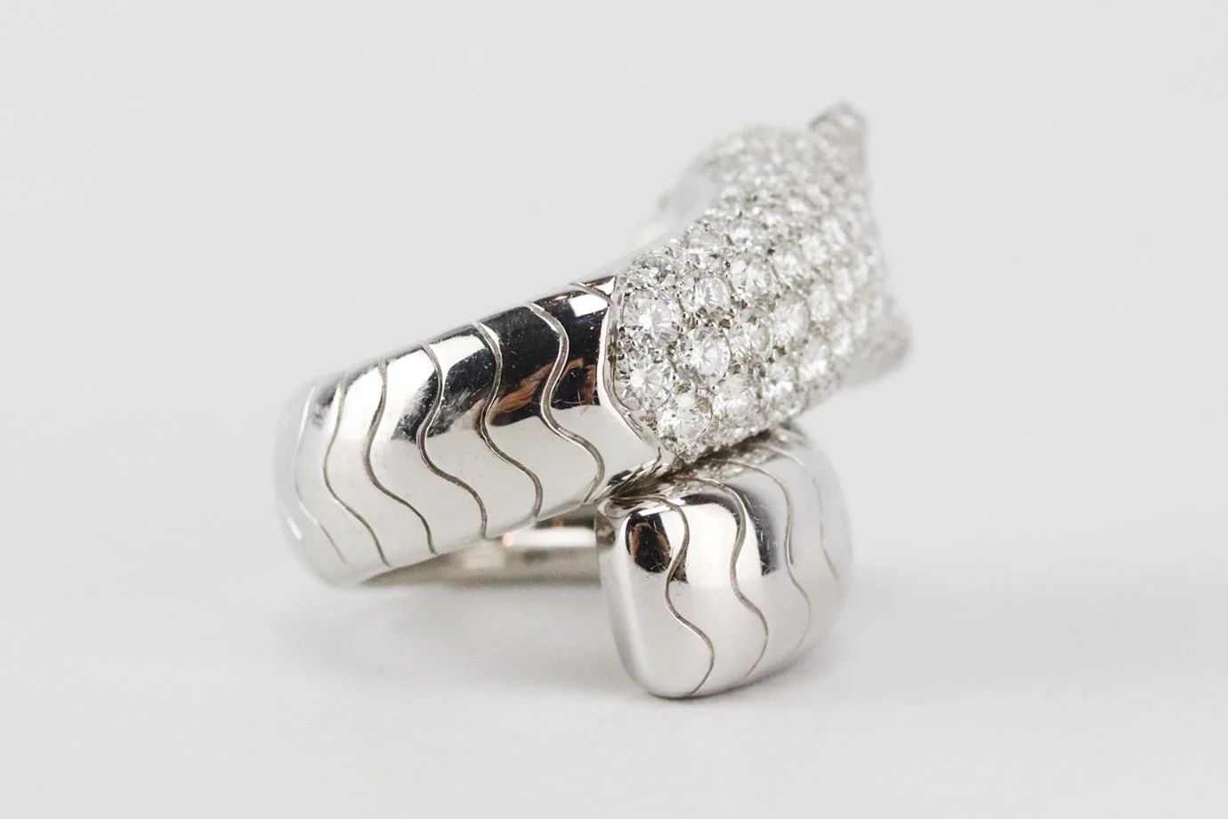CARTIER PANTHÈRE LAKARDA 18K WHITE GOLD AND DIAMOND RING 51 MM - Image 4