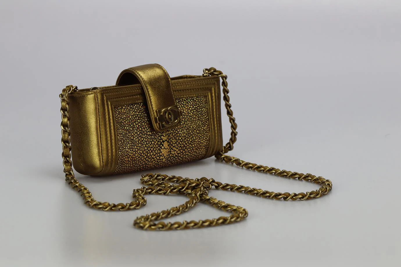 CHANEL 2015 O-PHONE HOLDER SHAGREEN & LEATHER SHOULDER BAG - Image 7