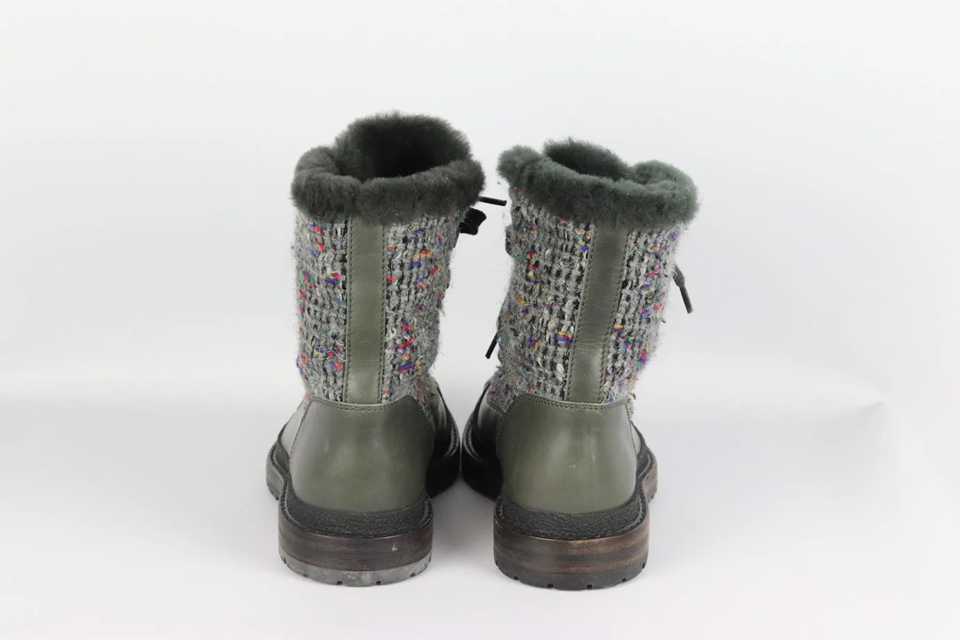 CHANEL 2016 SHEARLING LINED TWEED AND LEATHER ANKLE BOOTS EU 37.5 UK 4.5 US 7.5 - Image 4