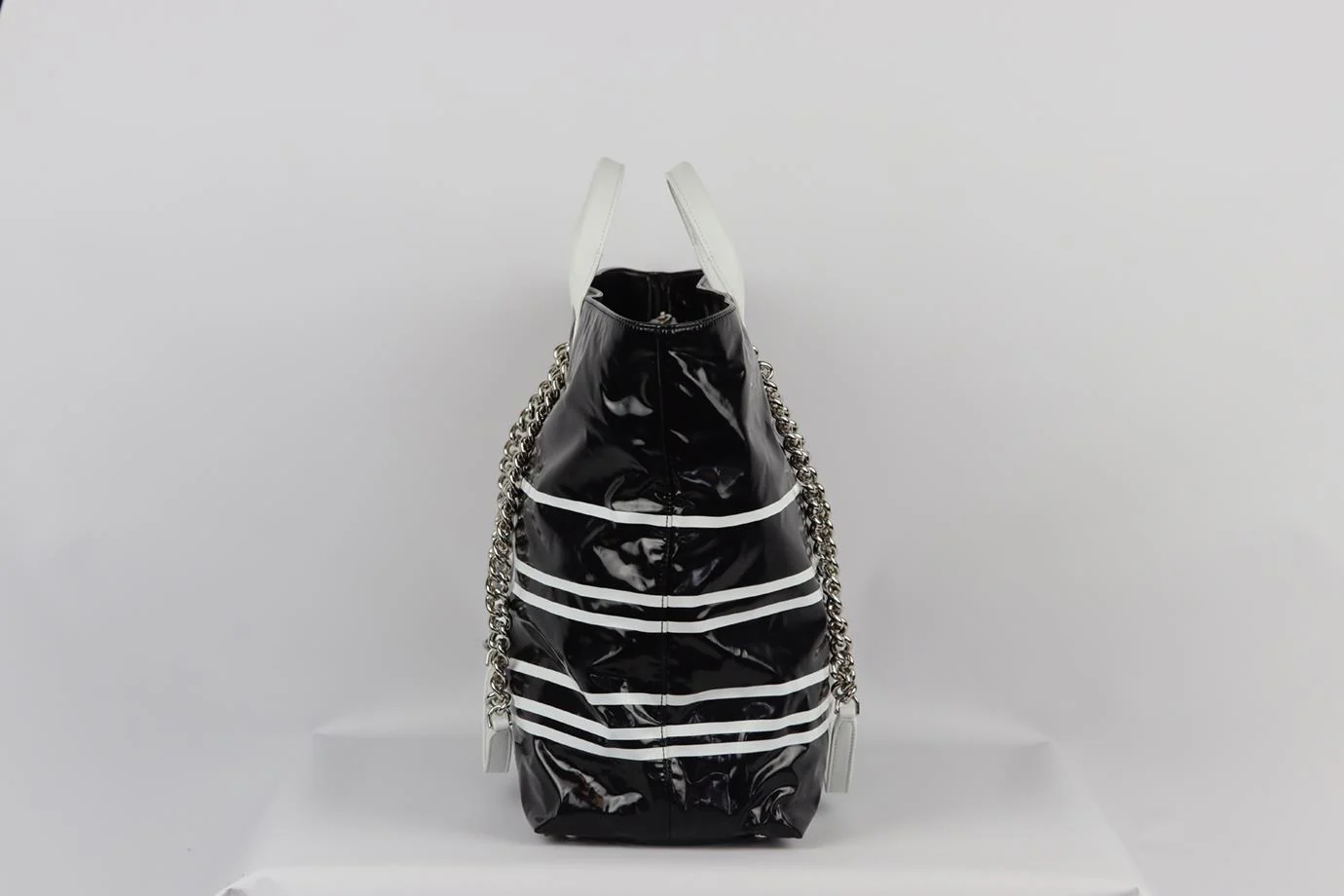 CHANEL 2019 LA PAUSA BAY SMALL COATED CANVAS AND LEATHER TOTE BAG - Image 3