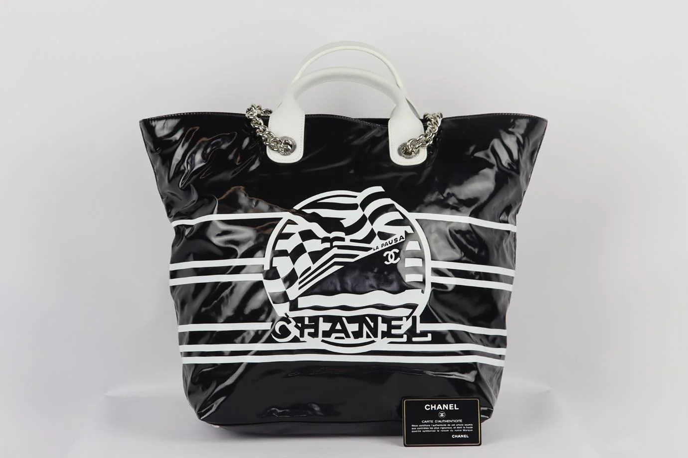 CHANEL 2019 LA PAUSA BAY SMALL COATED CANVAS AND LEATHER TOTE BAG - Image 8
