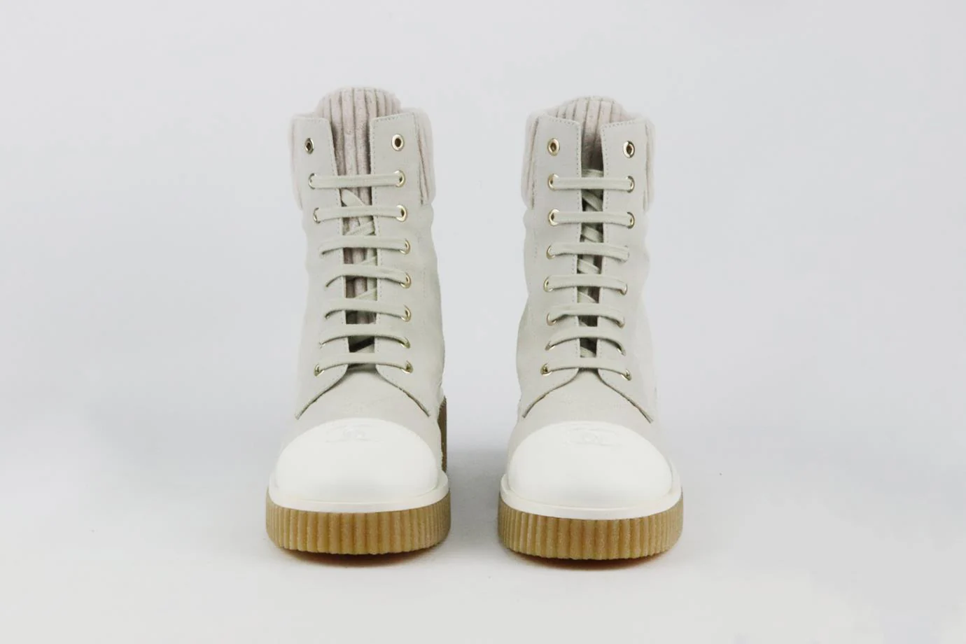 CHANEL 2020 CC DETAILED SUEDE AND LEATHER ANKLE BOOTS EU 38.5 UK 5.5 US 8.5 - Image 3