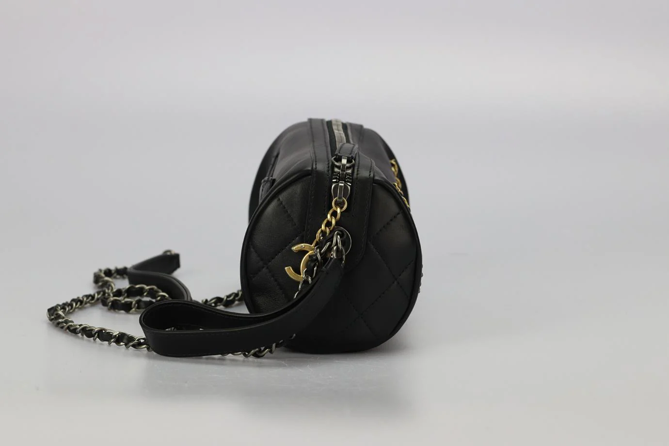 CHANEL 2020 WRITTEN IN CHAIN BOWLING LEATHER SHOULDER BAG - Image 3