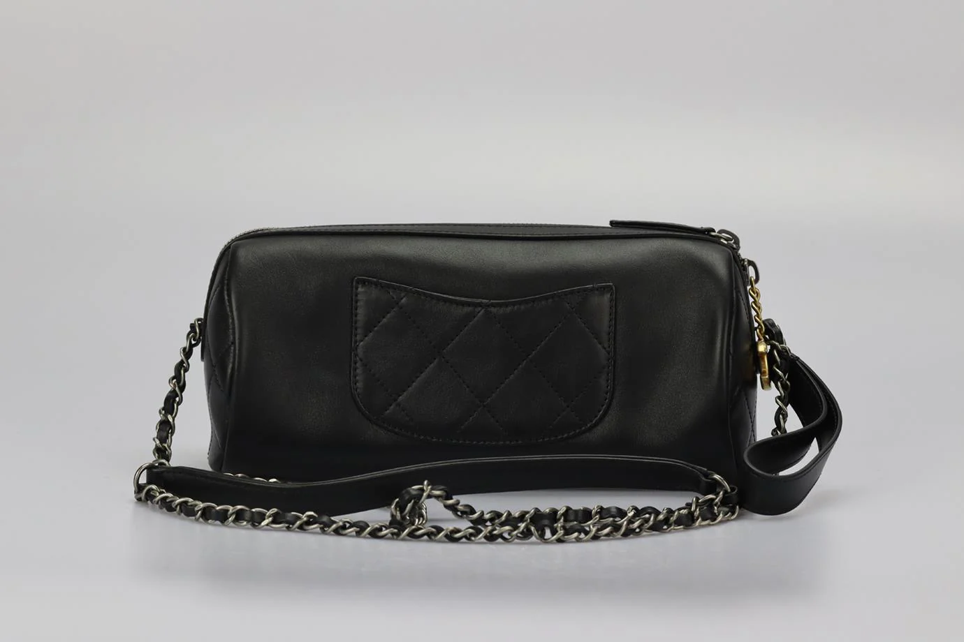 CHANEL 2020 WRITTEN IN CHAIN BOWLING LEATHER SHOULDER BAG - Image 4