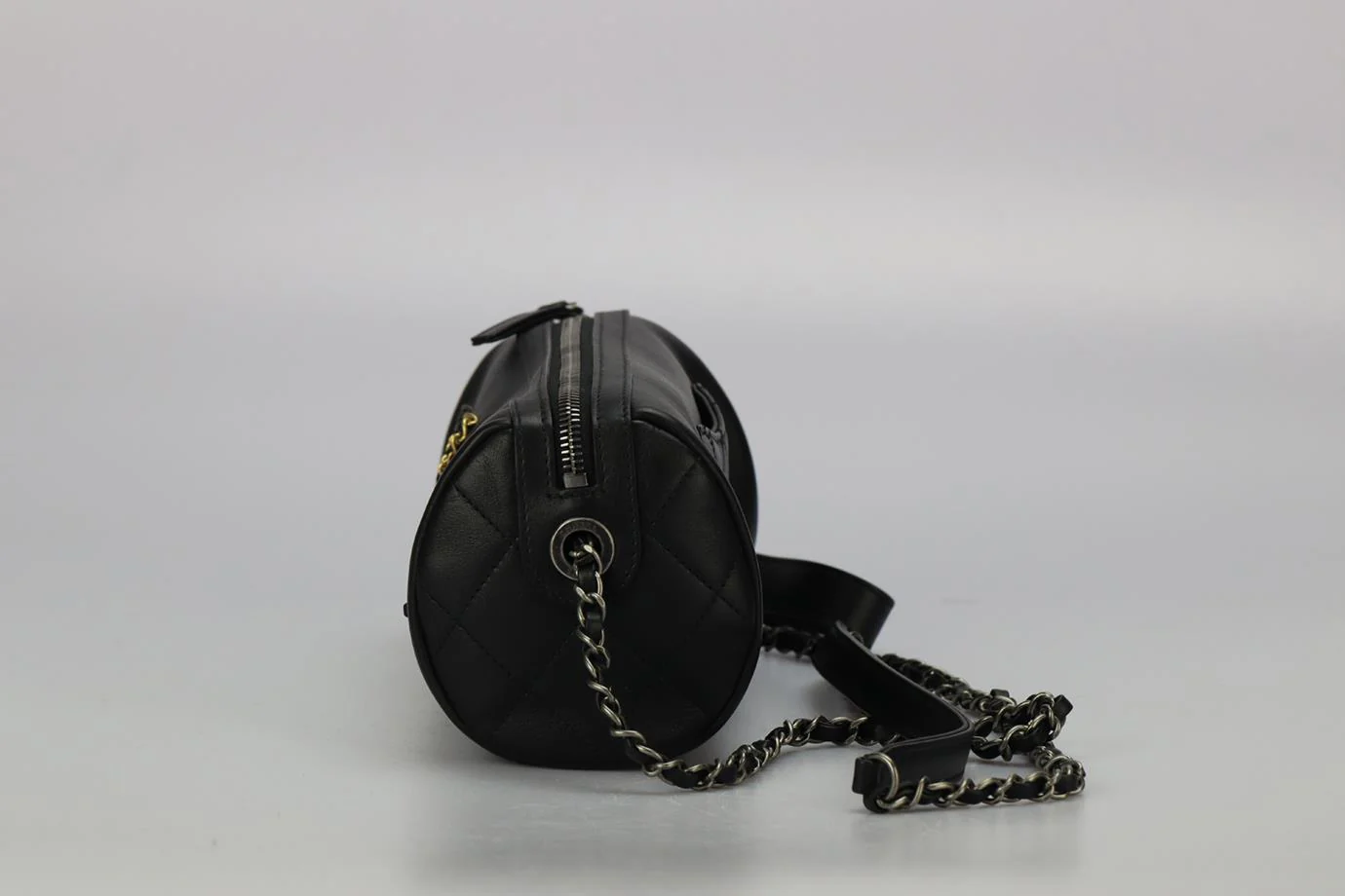 CHANEL 2020 WRITTEN IN CHAIN BOWLING LEATHER SHOULDER BAG - Image 5