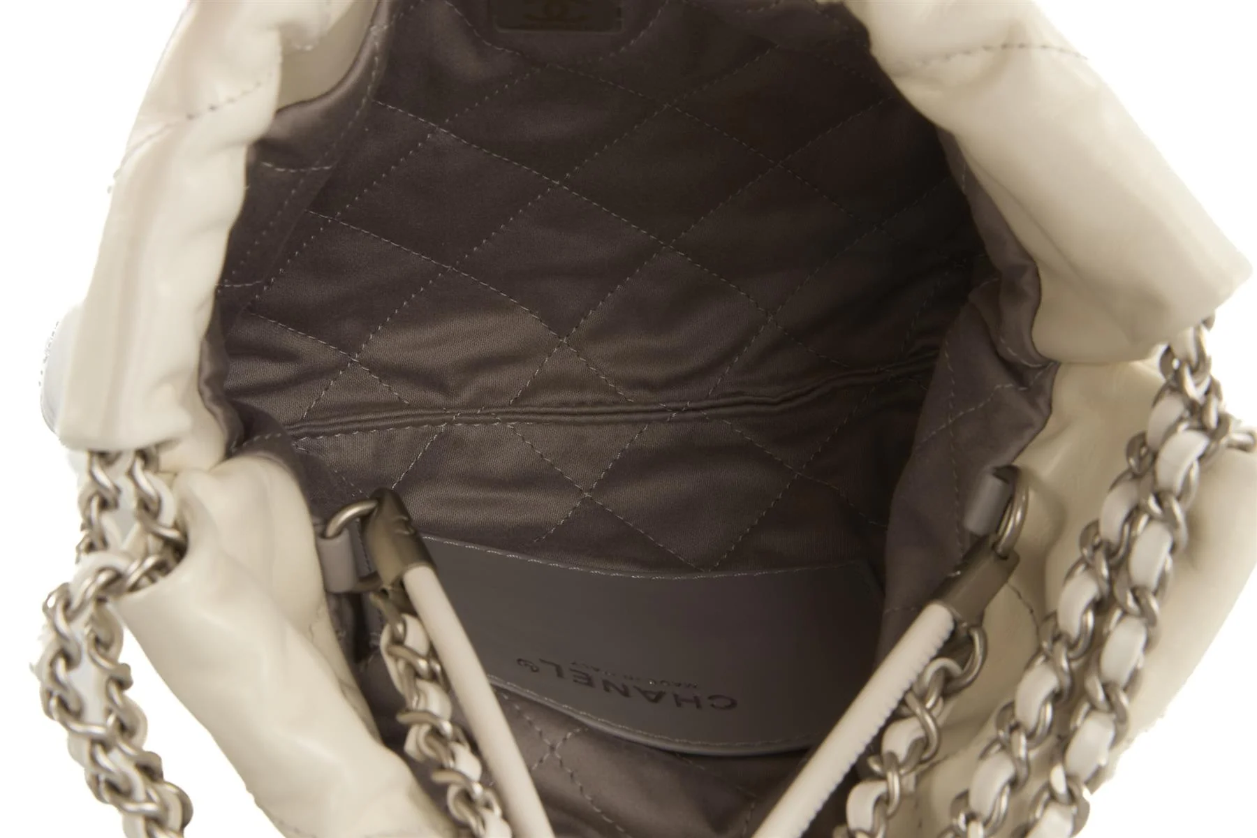 CHANEL 2023 WHITE 22 MINI QUILTED LEATHER SHOULDER BAG - Image 10