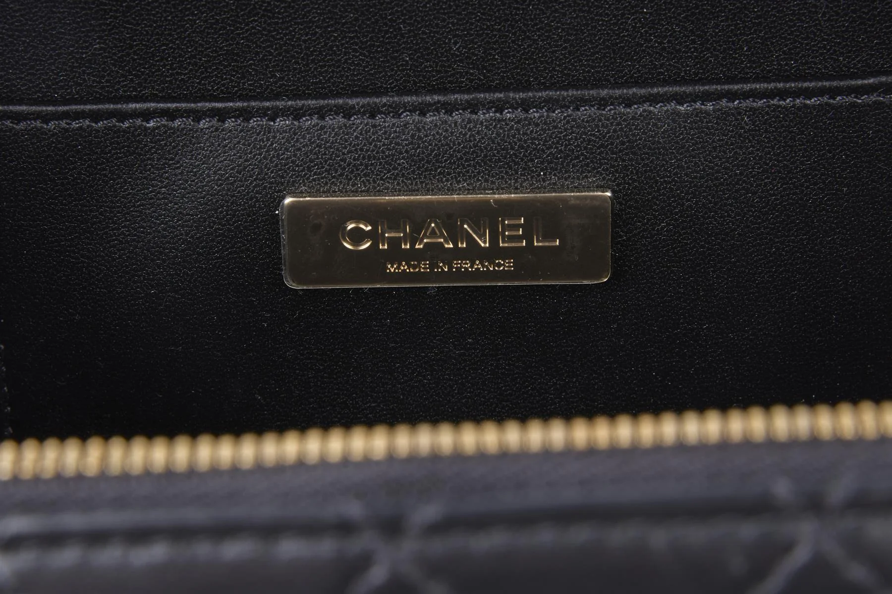 CHANEL BLACK 2024 CAMERA QUILTED LEATHER SHOULDER BAG - Image 11