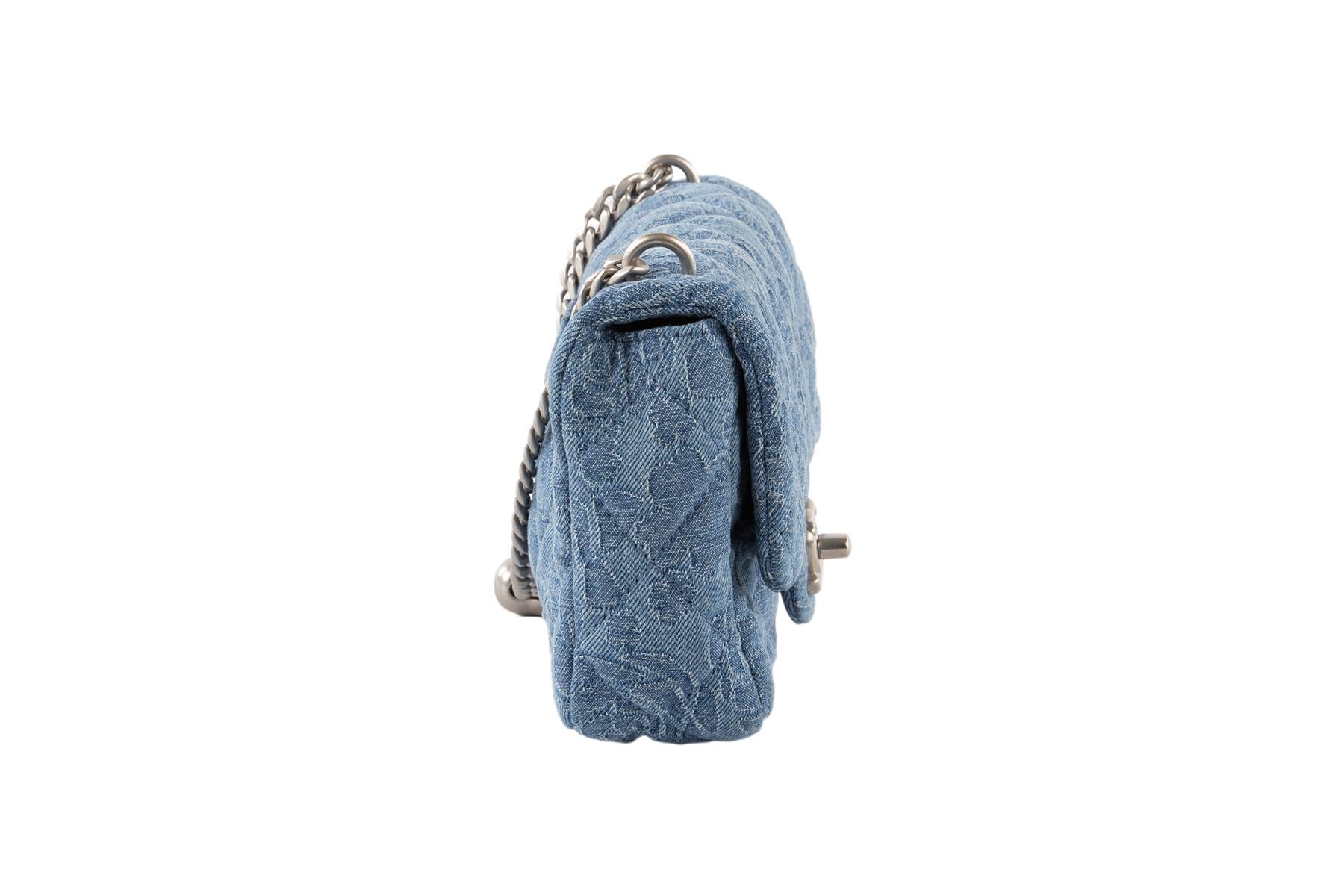CHANEL BLUE 2023 CAMELLIA SWEETHEART FLAP SMALL QUILTED DENIM SHOULDER BAG - Image 4