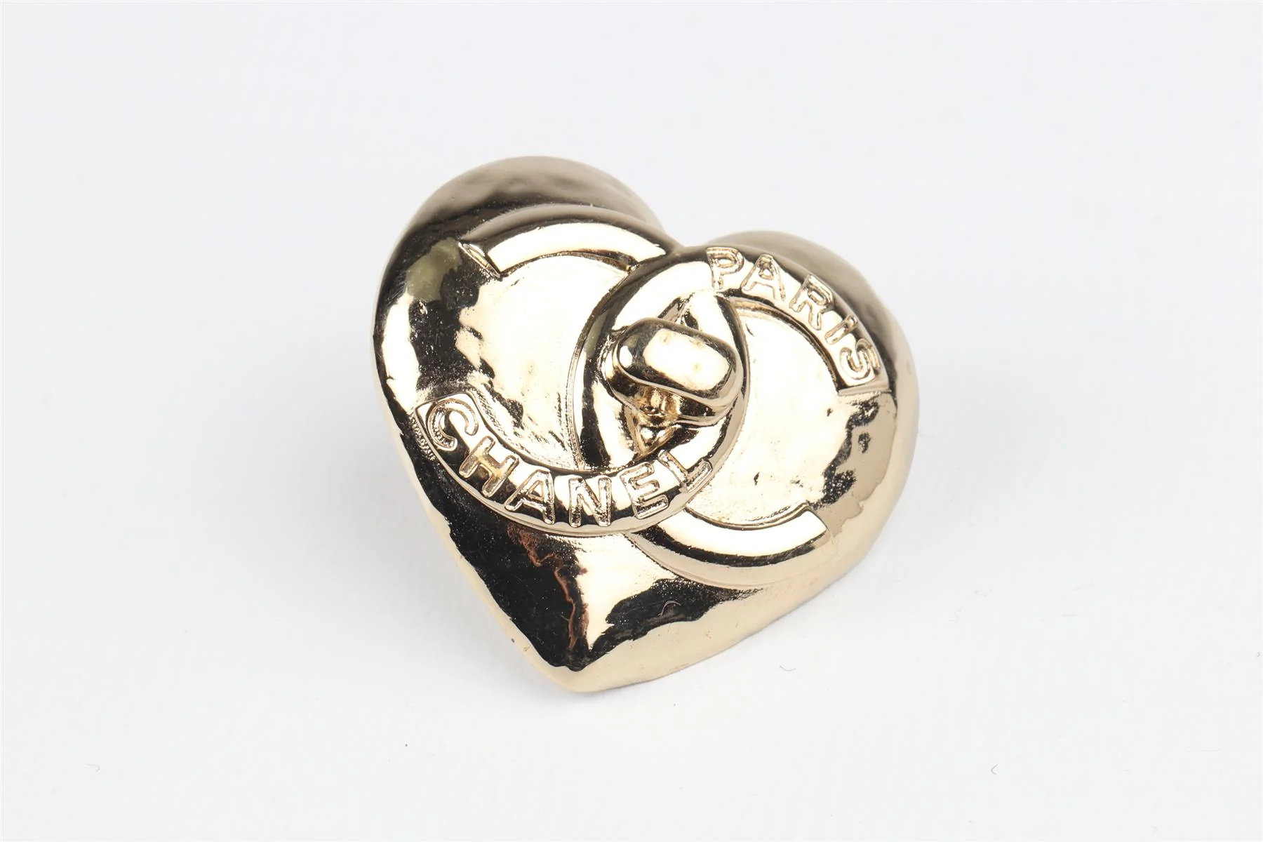 CHANEL GOLD 2022 HEART GOLD TONE EARRINGS - Image 3